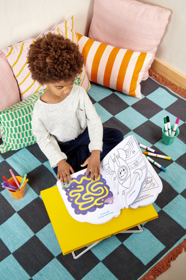 Ooly Playful Pages Activity Book – Pets in Space - Image 5